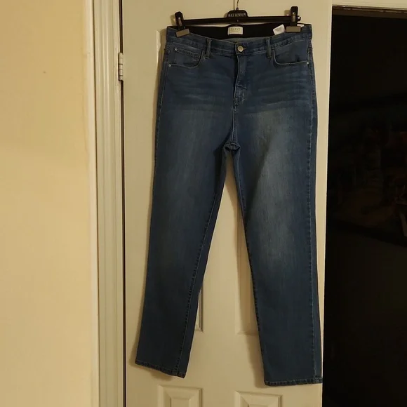 Jeans - Picture 2 of 3